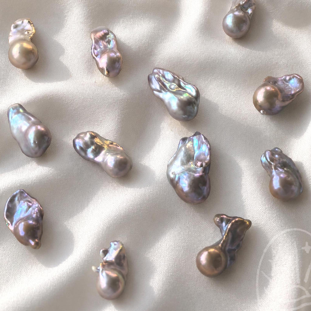 Blue Tear Large Clam (22mm+ Large Blue Tear Baroque)