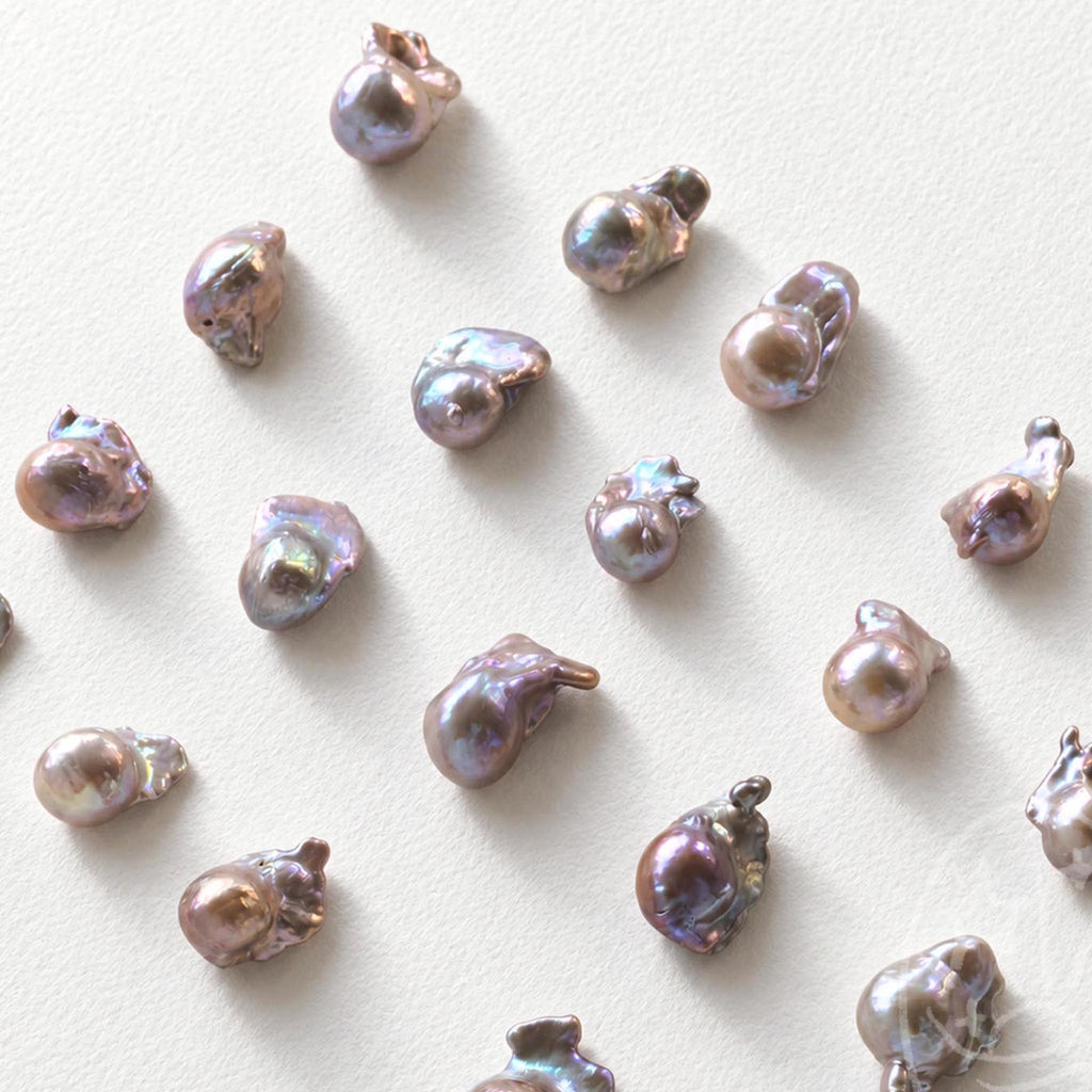Blue Tear Medium Clam (1~2 14mm+ Medium Blue Tear Baroque)