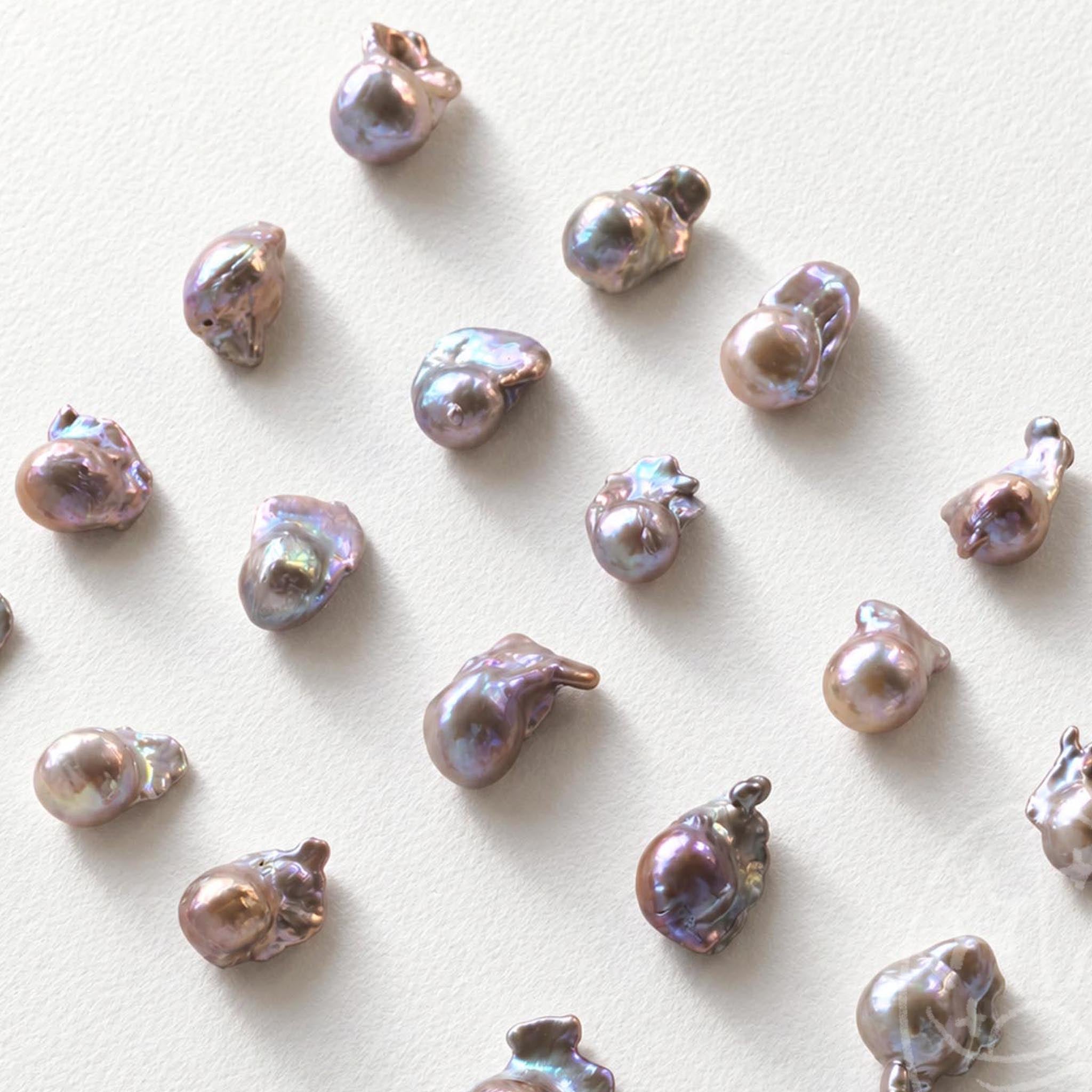 Blue Tear Medium Clam (1~2 14mm+ Medium Blue Tear Baroque)