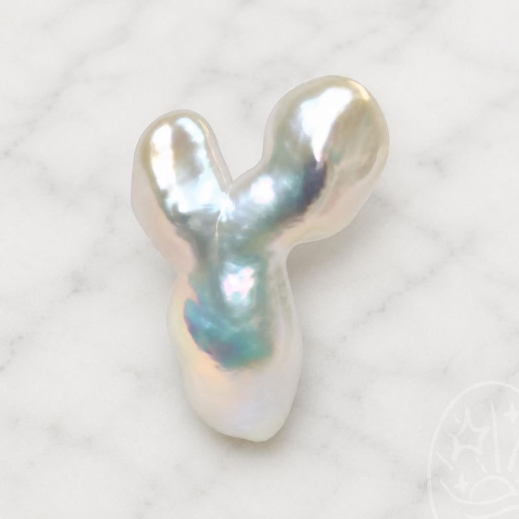 Echo Sculpture Clam (2 Echo Sculpture Pearl + 1 Edison Pearl)