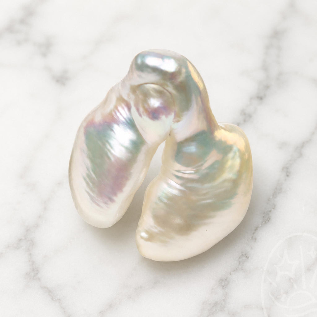 Echo Sculpture Clam (2 Echo Sculpture Pearl + 1 Edison Pearl)