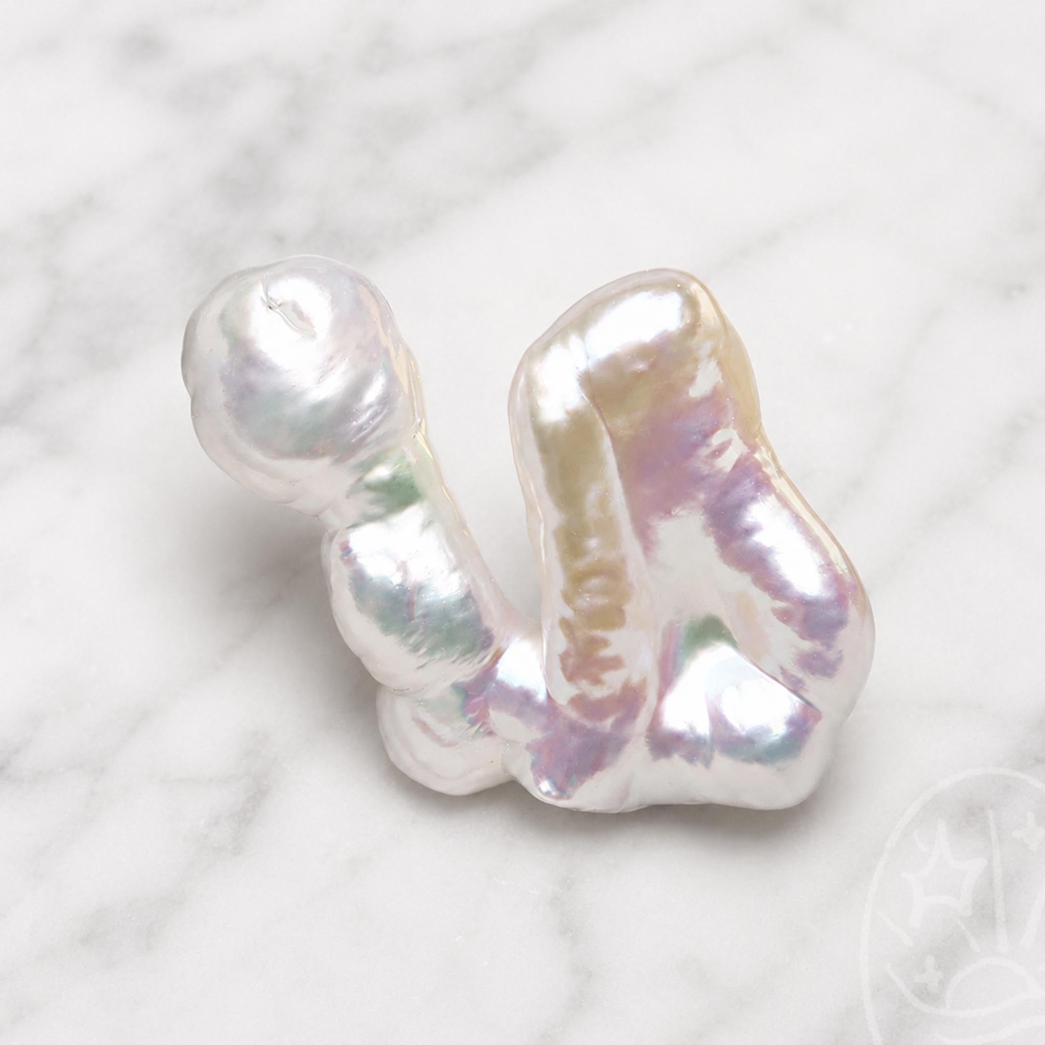 Echo Sculpture Clam (2 Echo Sculpture Pearl + 1 Edison Pearl)