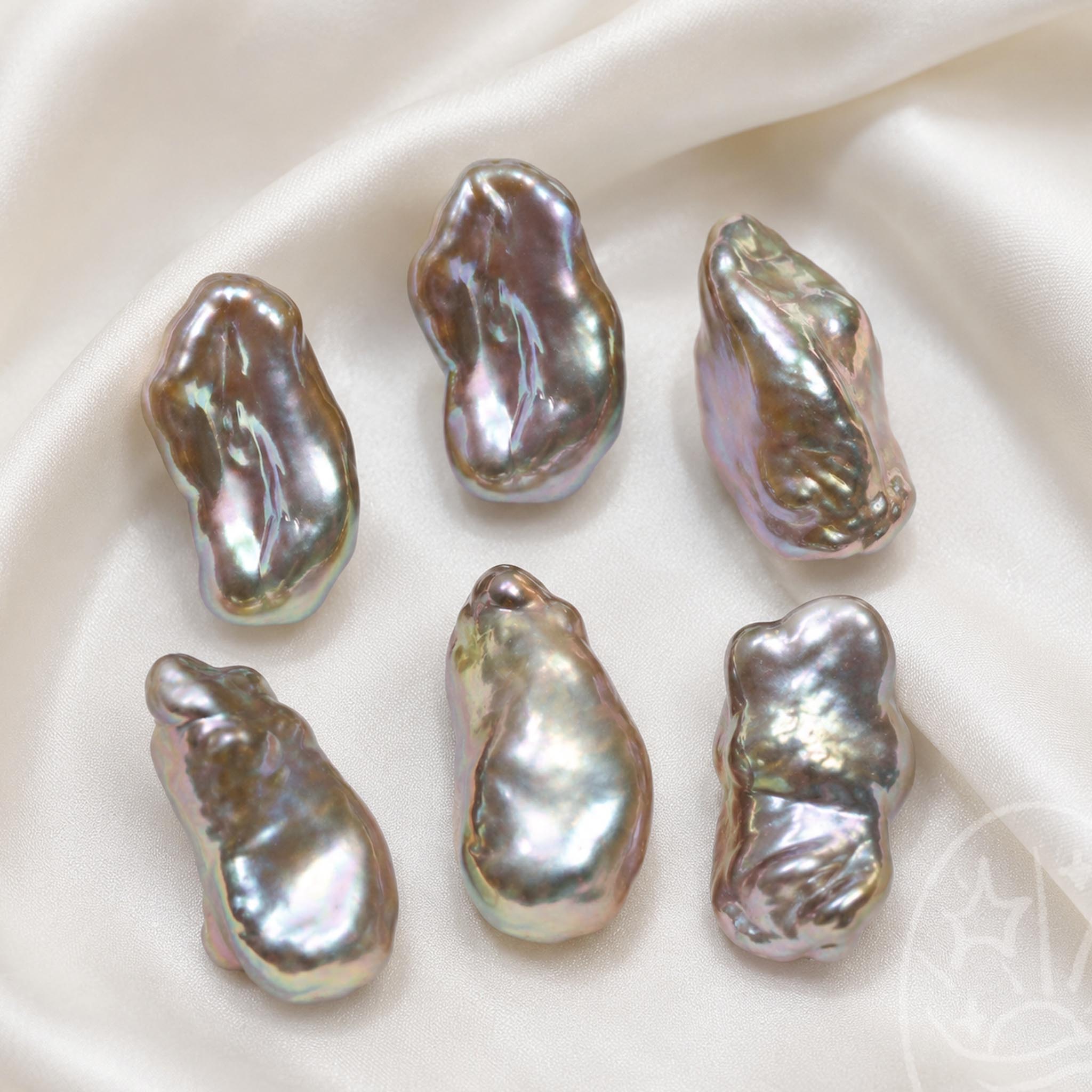 Eclipse Keshi Clam (3~4 Eclipse Keshi Pearl)