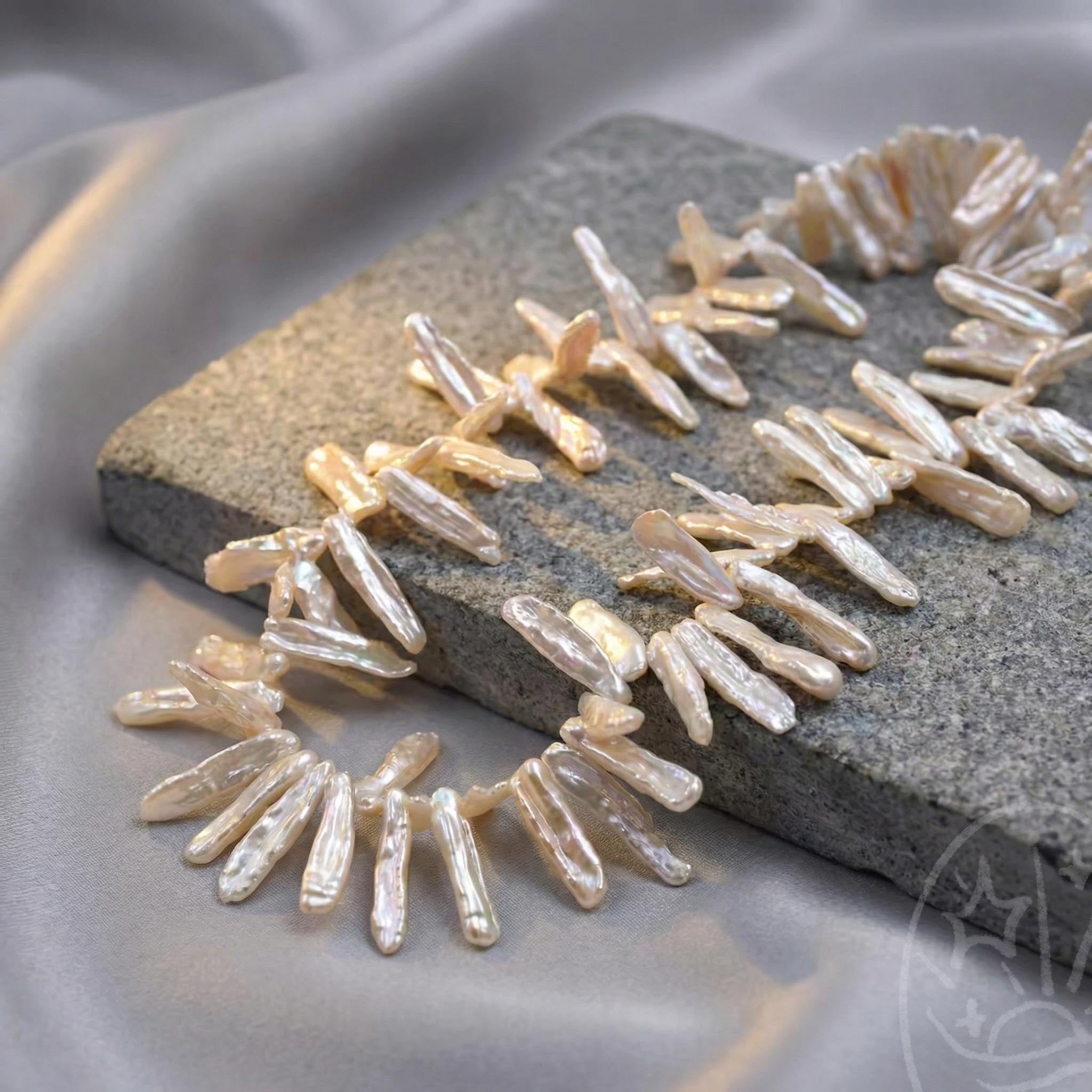 Halo Line Shape Pearl Strand (20 pcs, 6×25mm, Top Drill)