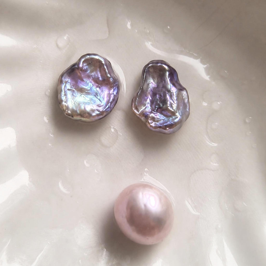 Prism Petal Clam (2 12mm+ Petal Pearls + 1 Edison Pearl)