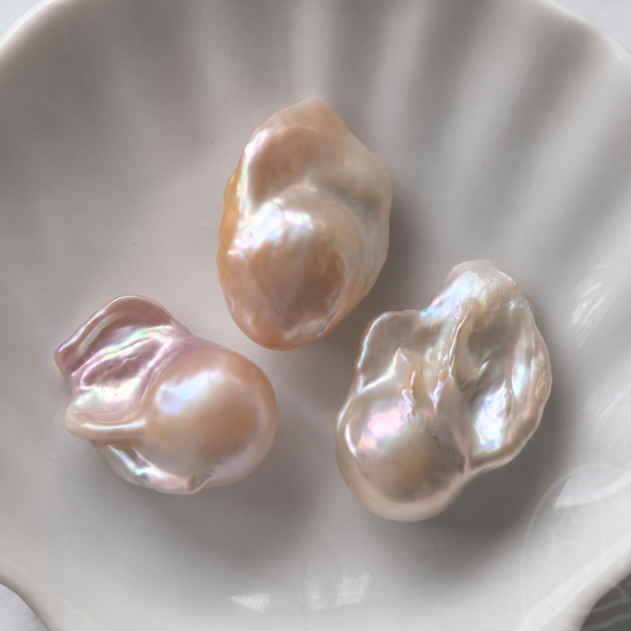 Superme Reef Clam (1  25mm+Superme Baroque Pearl + 1 Edison Pearl)
